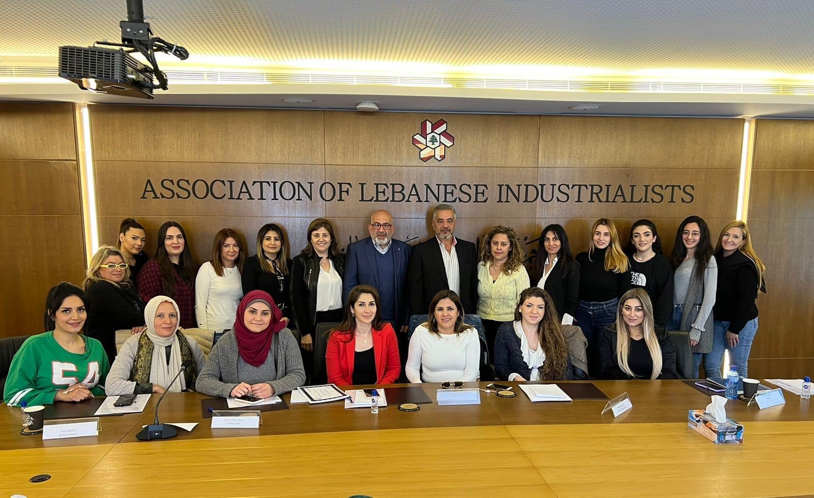 دورات تدريبية مع أعضاء الجمعية تهدف الى تمكين المرأة في العمل